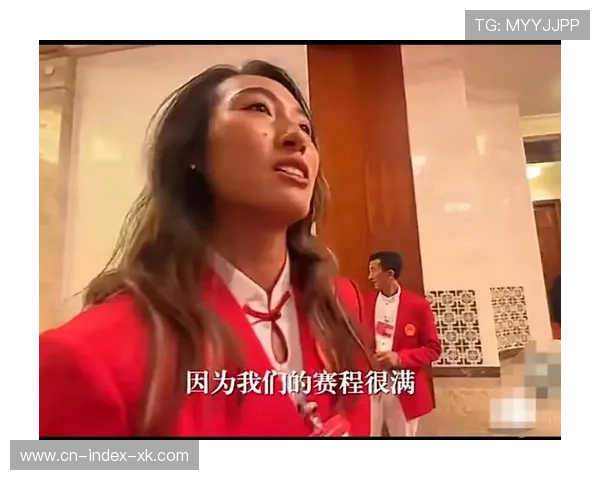 奥运冠军机场被粉丝包围:激情与荣耀的瞬间